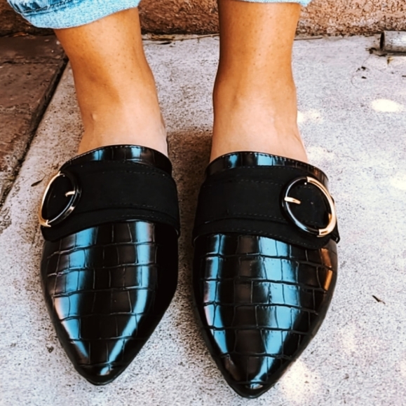 🚨//The Amber// Black mule Flat - Picture 2 of 7